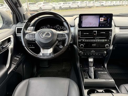 Used 2023 Lexus GX 460 Premium w/ Accessory Package AWD/4WD image 8