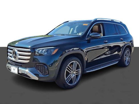 Used 2024 Mercedes-Benz GLS 450 4MATIC image 3