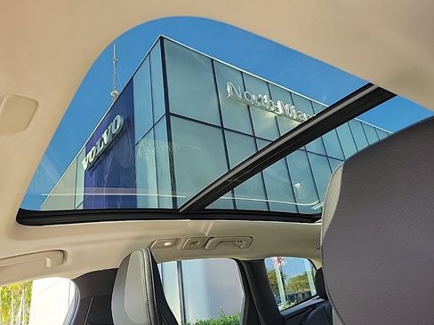 Used 2023 Volvo XC60 B5 Plus w/ Protection Package Premier image 5