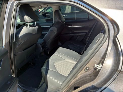 Used 2022 Toyota Camry SE w/ Convenience Package image 3