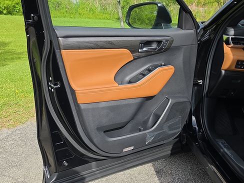 New 2026 Toyota Highlander Platinum AWD/4WD image 27