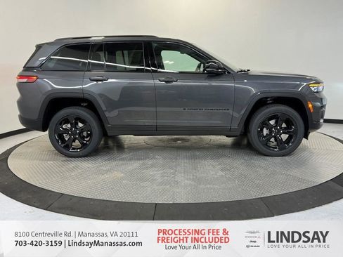 New 2025 Jeep Grand Cherokee Altitude AWD/4WD image 4