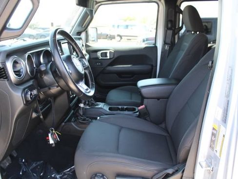 Used 2022 Jeep Wrangler Unlimited Sahara w/ Cold Weather Group AWD/4WD image 39