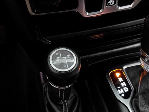 Used 2022 Jeep Wrangler Unlimited Sahara AWD/4WD image 12