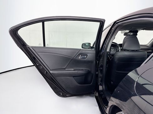 Used 2017 Honda Accord Touring image 27