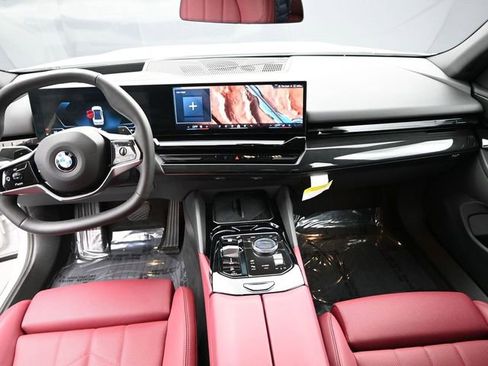 Used 2025 BMW 530i xDrive w/ Premium Package image 15