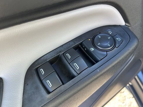 Used 2020 Chevrolet Equinox LS image 16