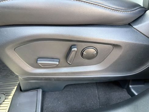 Used 2024 Ford Explorer XLT w/ Equipment Group 202A AWD/4WD image 22