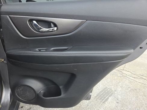 Used 2016 Nissan Rogue S image 19