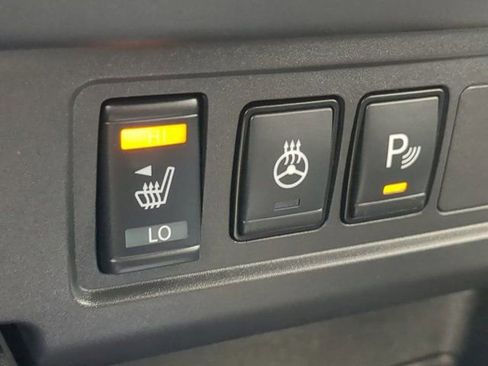 Used 2024 Nissan Frontier SL w/ Technology Package RWD image 22