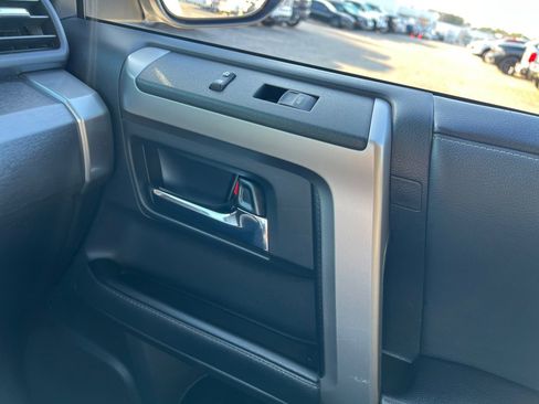 Used 2020 Toyota 4Runner SR5 image 32