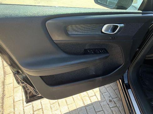 Used 2022 Volvo XC40 P8 Recharge Plus AWD/4WD image 14