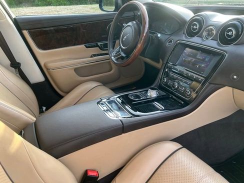 Used 2017 Jaguar XJ R-Sport image 10