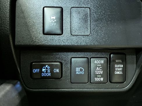 Used 2022 Toyota Tacoma TRD Sport w/ TRD Premium Sport Package AWD/4WD image 20