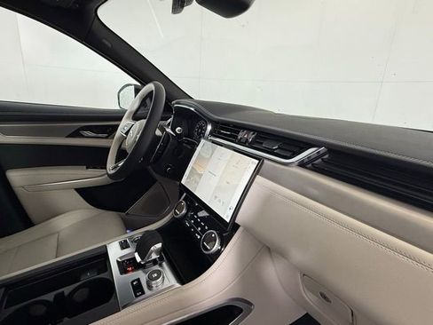 Used 2026 Jaguar F-PACE R-Dynamic S image 36