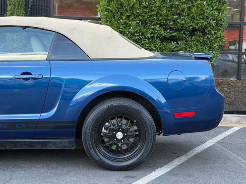 Used 2007 Ford Mustang Convertible RWD image 11