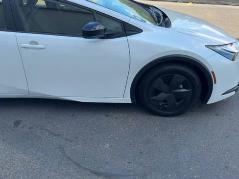 Used 2025 Toyota Prius LE FWD image 17