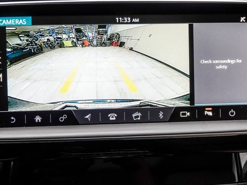 Used 2020 Jaguar F-PACE Premium image 28