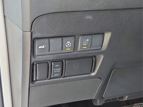 Used 2024 Nissan Armada Platinum w/ Captain's Chairs Package image 25