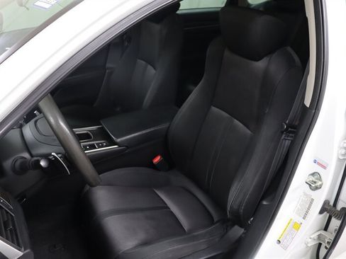Used 2018 Honda Accord EX image 18