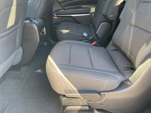 Used 2025 Chevrolet Traverse LT image 24