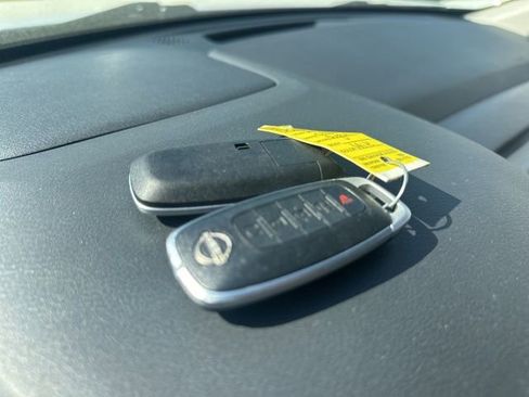 Used 2024 Nissan Rogue SV FWD image 6