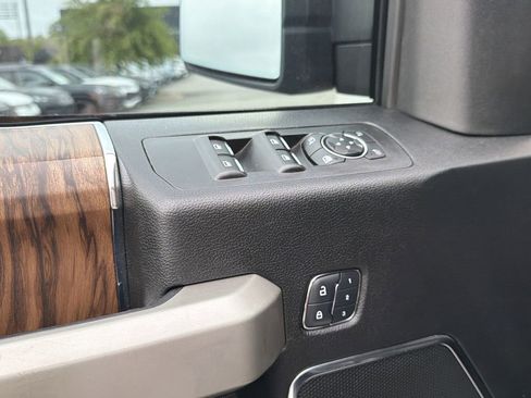 Used 2018 Ford F150 Lariat image 22