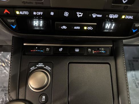 Used 2018 Lexus ES 350 w/ Luxury Package w/Wood Trim image 45