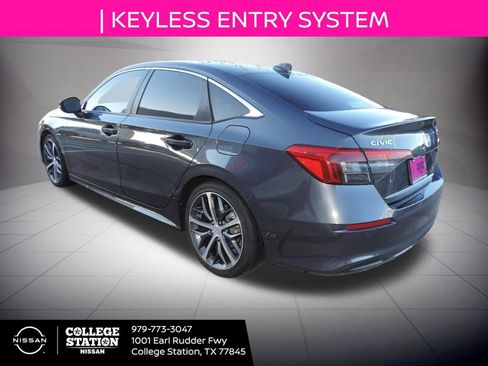 Used 2023 Honda Civic Touring image 6