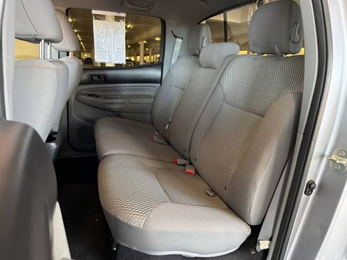 Used 2014 Toyota Tacoma PreRunner w/ SR5 Package RWD image 15
