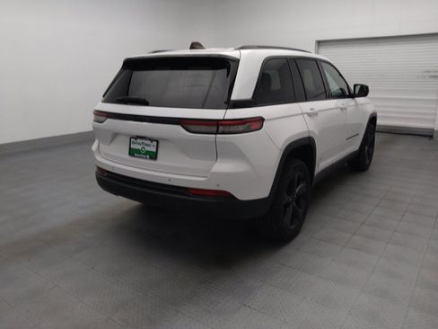 Used 2023 Jeep Grand Cherokee Altitude RWD image 9