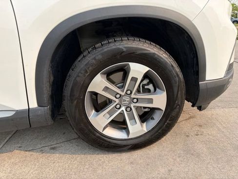 Used 2025 Honda Pilot EX-L image 10