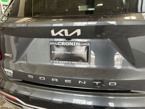 Used 2022 Kia Sorento SX image 10