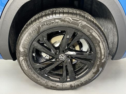 Used 2025 Volkswagen Atlas Cross Sport SEL R-Line AWD/4WD image 30