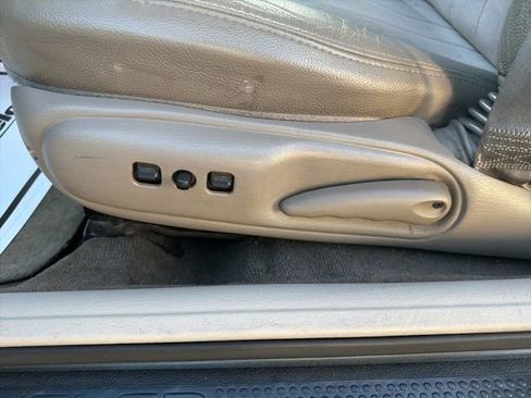 Used 2005 Chrysler Sebring Touring w/ Electronics Convenience Group image 21