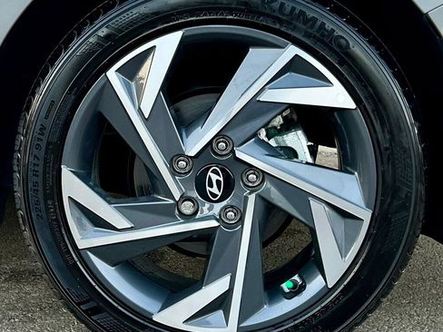 Used 2025 Hyundai Elantra SEL image 31