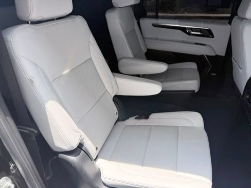 Certified 2025 Chevrolet Suburban Premier AWD/4WD image 13