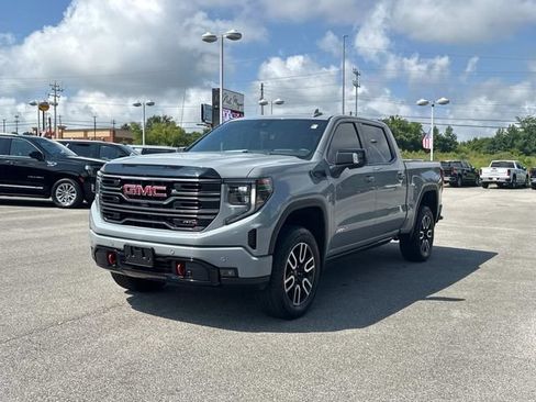 Used 2025 GMC Sierra 1500 AT4 w/ Technology Package AWD/4WD image 7