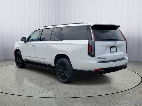 Used 2023 Cadillac Escalade ESV Sport w/ LPO, ONYX Package AWD/4WD image 4