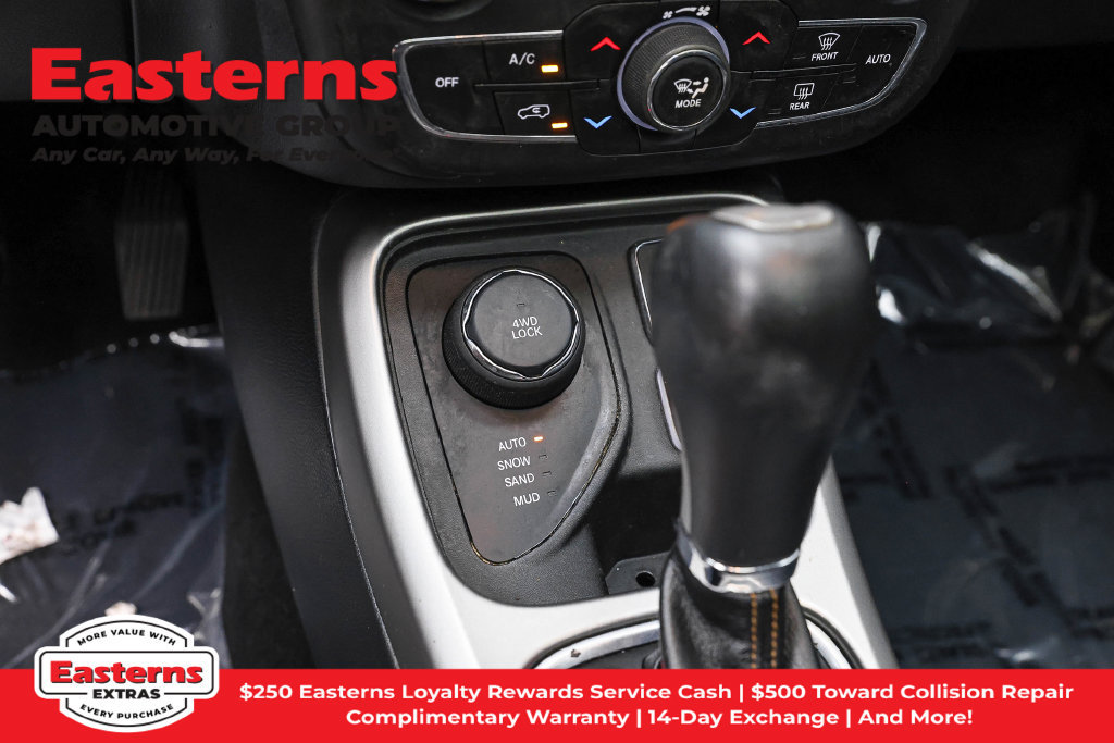 Used 2018 Jeep Compass Latitude w/ Popular Equipment Group AWD/4WD image 14