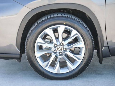 Certified 2022 Toyota Highlander Limited image 11