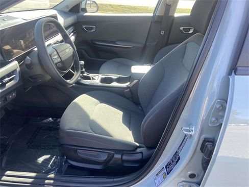 Used 2025 Kia K4 LXS image 12