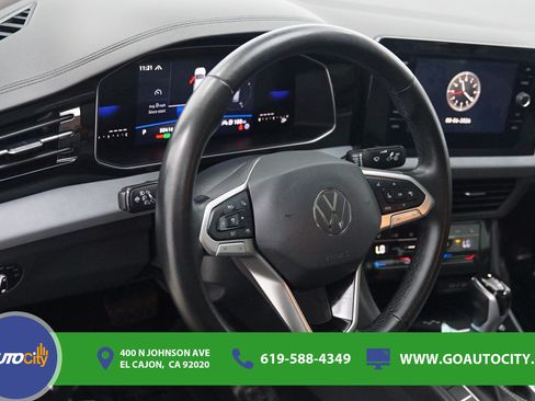 Used 2025 Volkswagen Jetta SE FWD image 19