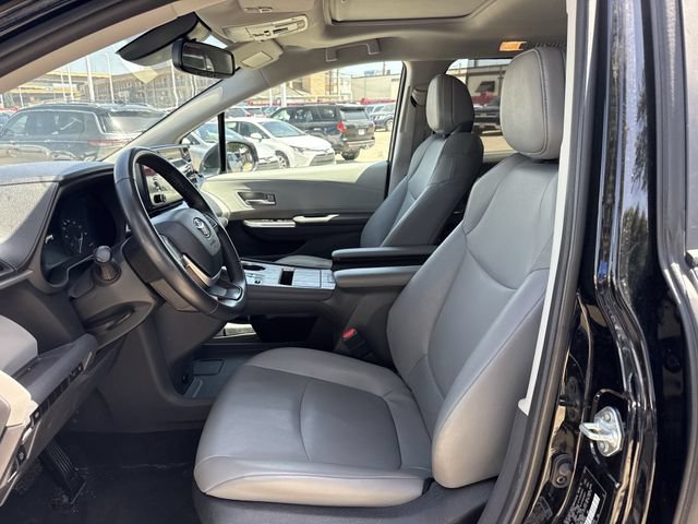 Used 2024 Toyota Sienna XLE FWD image 25