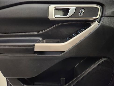 Used 2023 Ford Explorer XLT RWD image 24