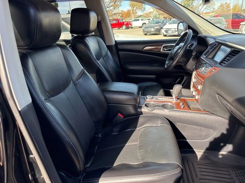 Used 2018 Nissan Pathfinder Platinum image 31