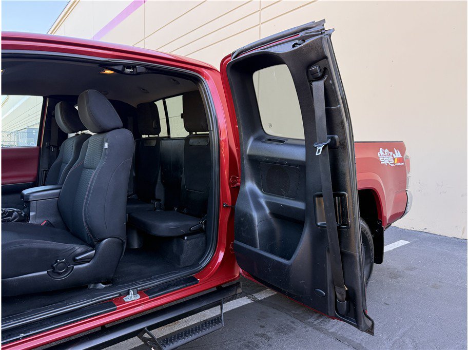 Used 2017 Toyota Tacoma SR5 w/ Tow Package RWD image 26