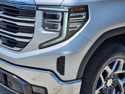 Used 2022 GMC Sierra 1500 SLT AWD/4WD image 28