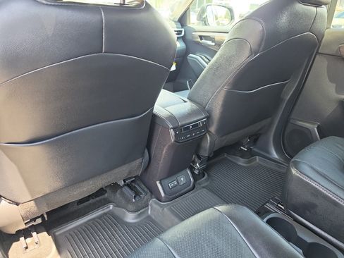 Certified 2024 Toyota Highlander Platinum AWD/4WD image 22