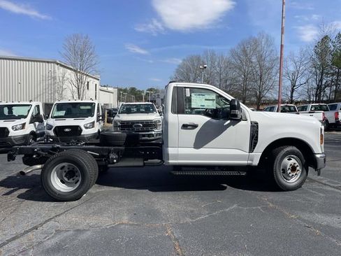 New 2026 Ford F350 XL w/ XL Chrome Package RWD image 2
